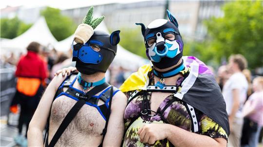 Tausende bei Christopher Street Day in Hannover