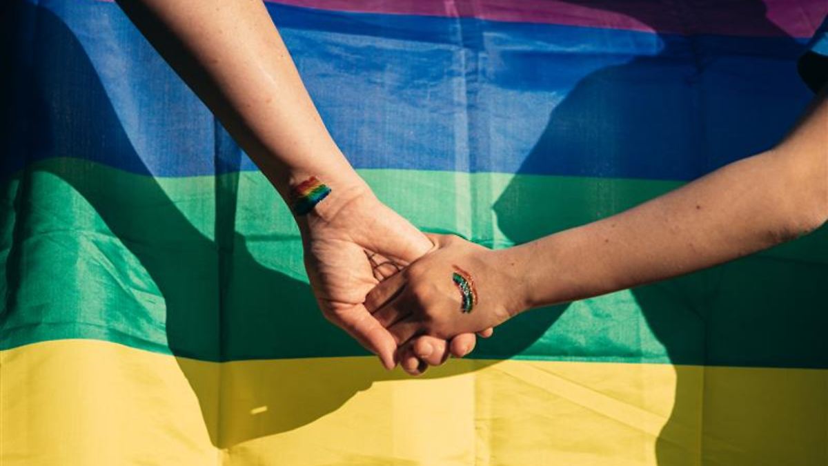 Liebe für alle! Diese LGBTQI+-Bücher gehören ins Bücherregal