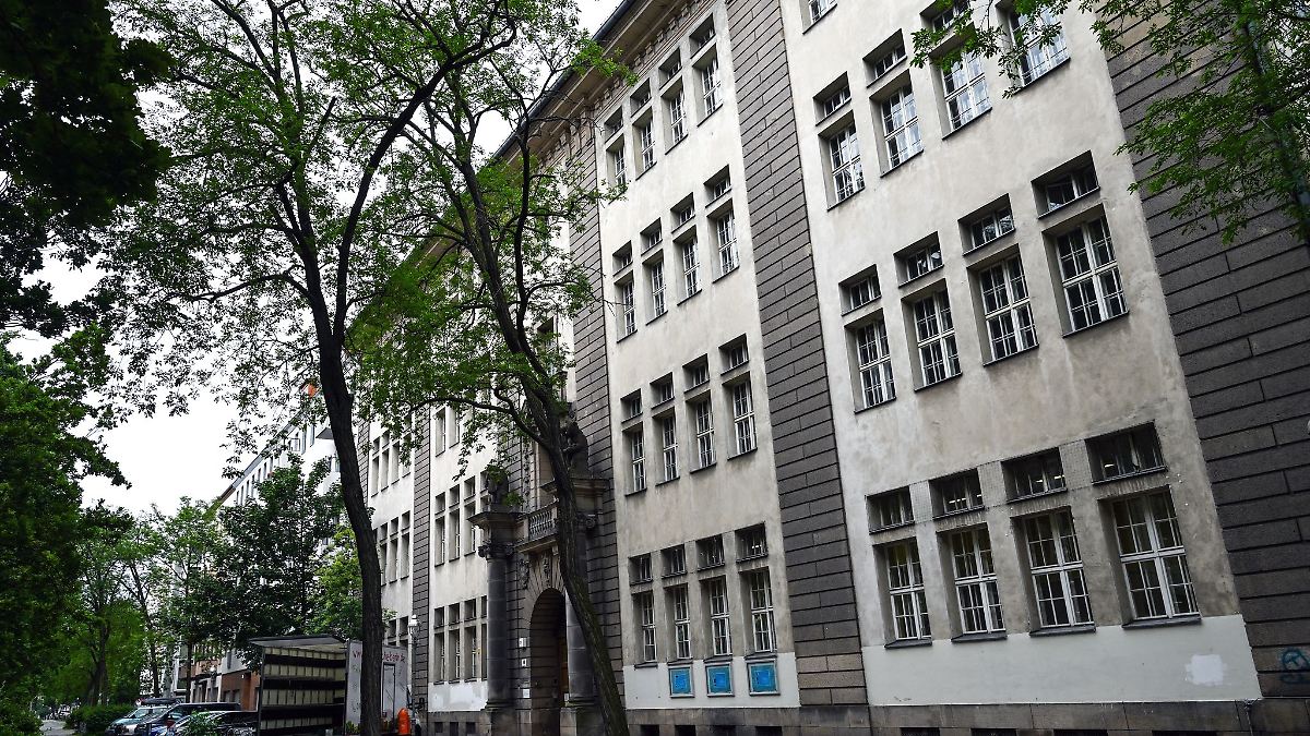 Berlin & Brandenburg: Carl-Bolle-Grundschule: Abgeordnete nehmen Akteneinsicht