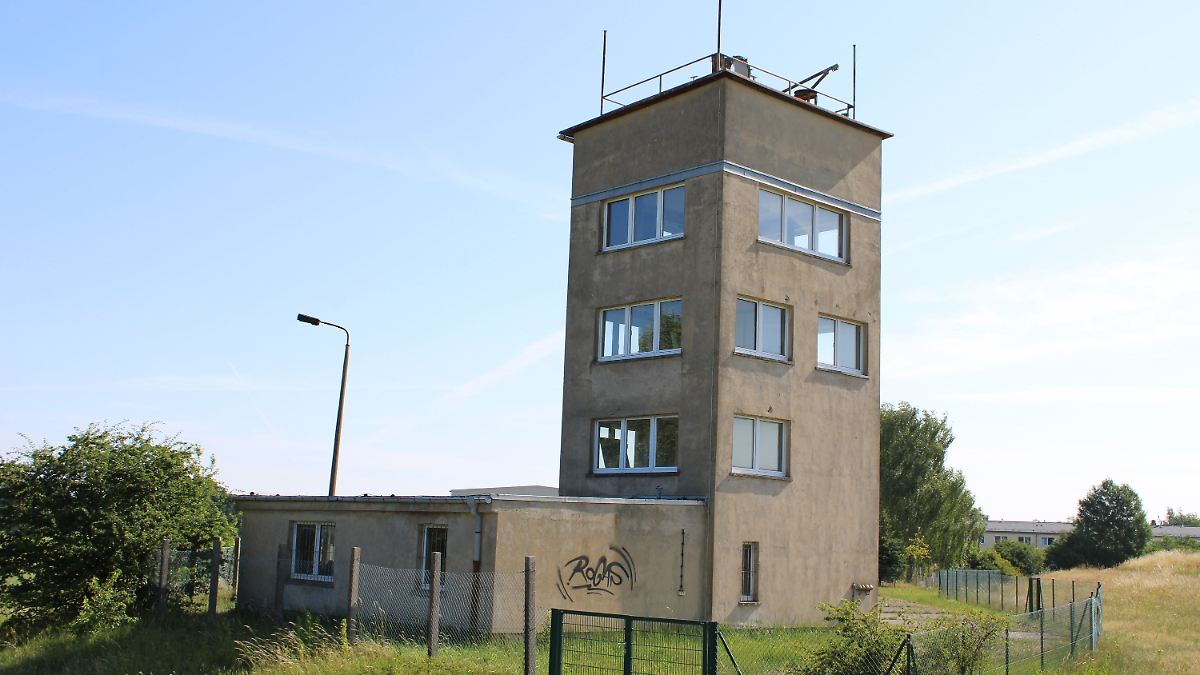 "Erheblicher Sanierungsbedarf": Hotelier ersteigert DDR-Grenzturm für 156.000 Euro