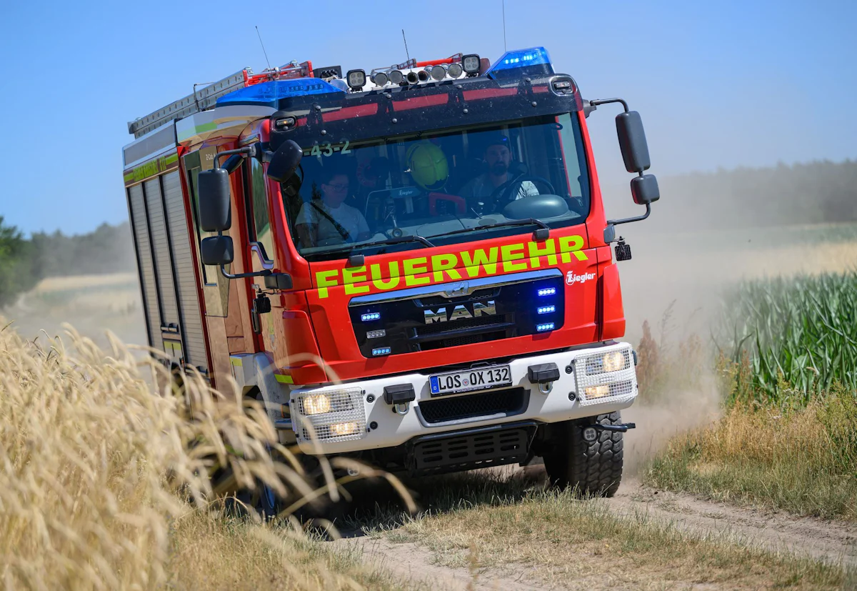 Landkreis Erlangen-Höchstadt - Waldbrand nördlich von Nürnberg löst Großeinsatz aus - Bayern