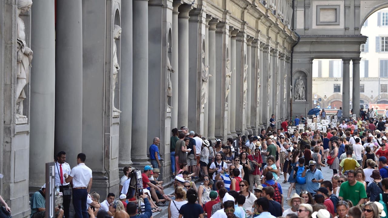 Für ein Selfie: Tourist zerstört historisches Gemälde in Florenz | News
