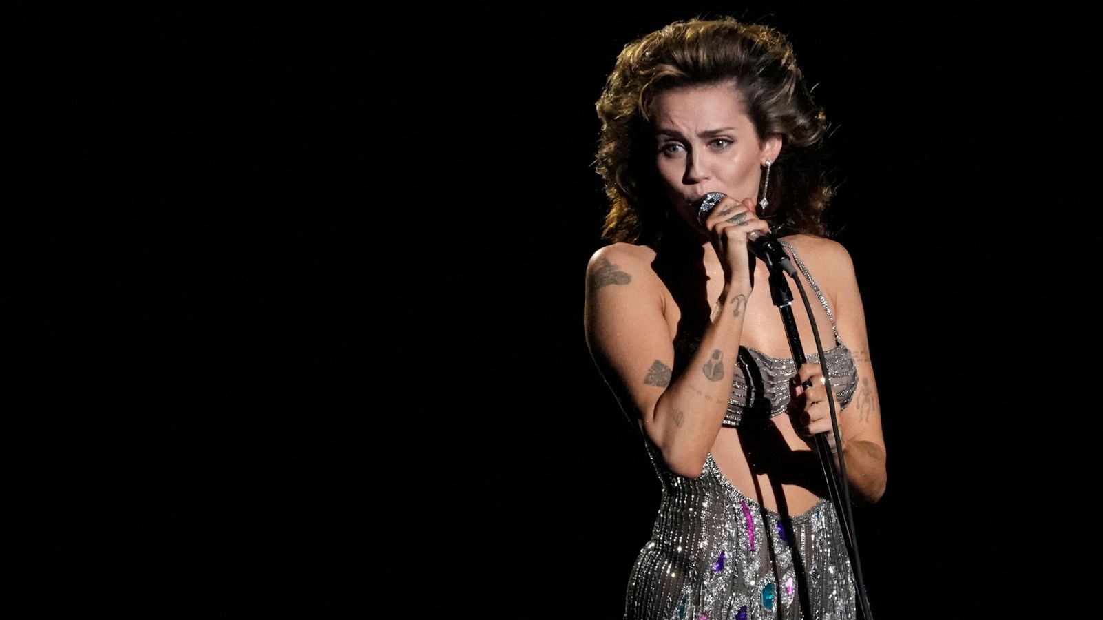 "Something Beautiful": Die Experimentierfreude der Miley Cyrus