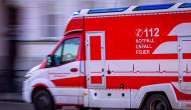 Hameln (Niedersachsen): Frau (94) fährt Passanten an – 8 Verletzte! | Regional