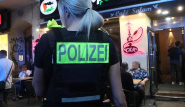 Kneipen-Razzia in Berlin: Polizei stellte Mann mit 25.000 Euro Bargeld | Regional