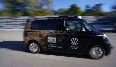 Weltpremiere in Hamburg - VW zeigt fahrerlosen E-Bulli - Zulassung ab 2027 angestrebt - Auto & Mobil
