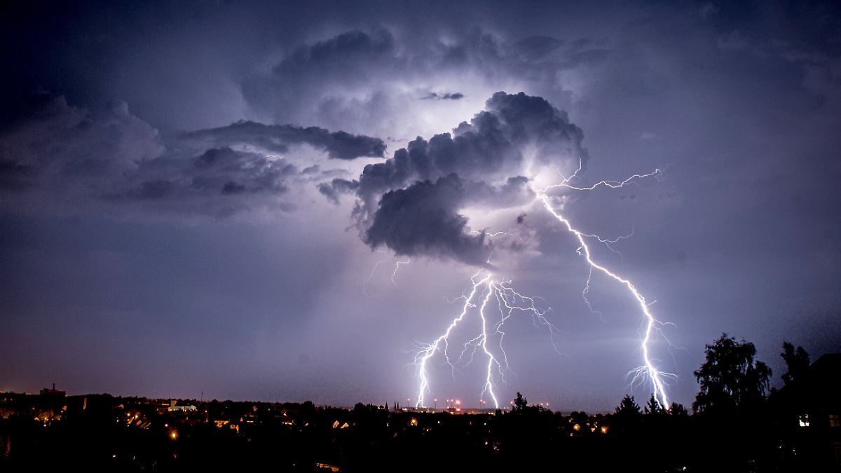 Deutschland erlebt nasse Sturmnacht: Meteorologe warnt vor weiteren heftigen Unwettern