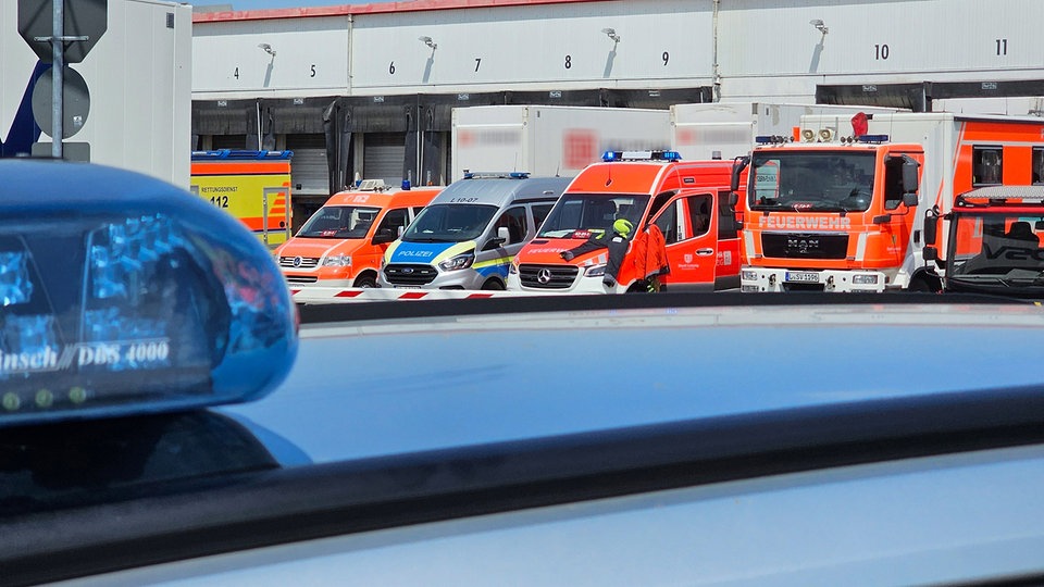 ABC-Einsatz am Flughafen Leipzig/Halle: Ätzendes Gas tritt in Spedition aus