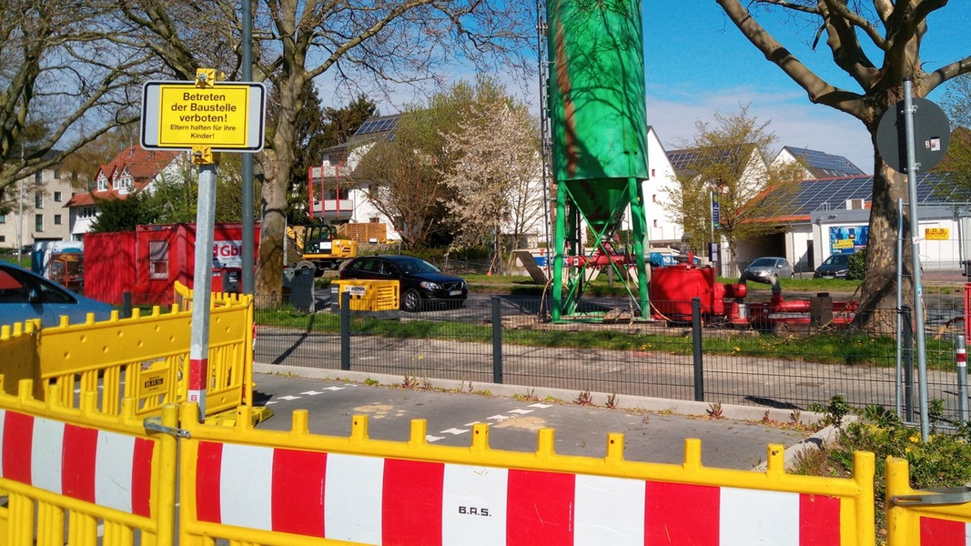 Keine Einsturzgefahr mehr: Asphalt-Stollen in Ahlem sind gesichert | NDR.de - Nachrichten - Niedersachsen