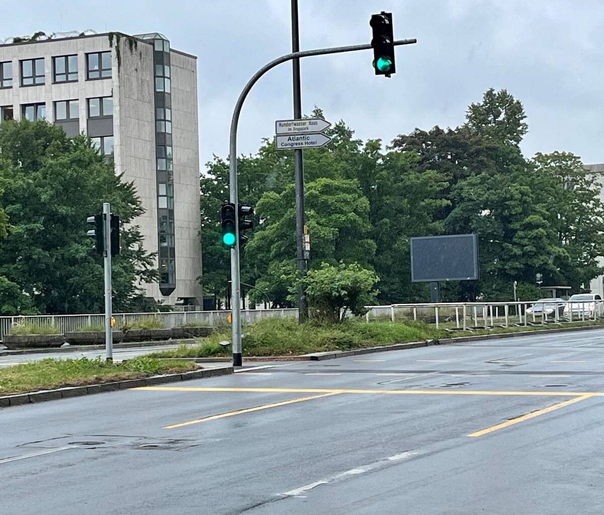 Stadt Essen schaltet neue Ampel auf der Alfredstraße frei