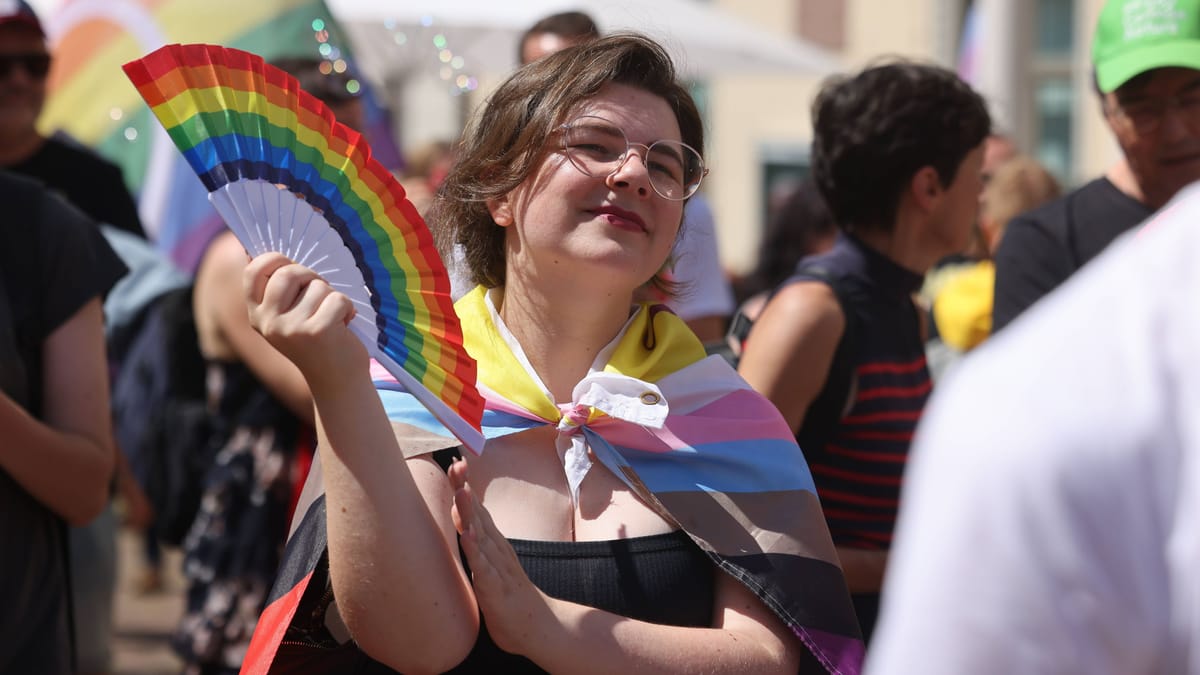 2025 weht auch keine Regenbogenfahne auf Kirche