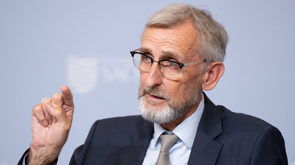 Sachsens Innenminister Schuster: "Im Herbst beginnt Trainerausbildung in Leipzig"