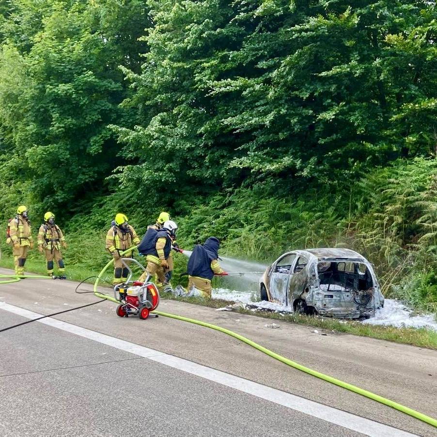 Brennendes E-Auto auf A3 bei Ratingen sorgte für Staus