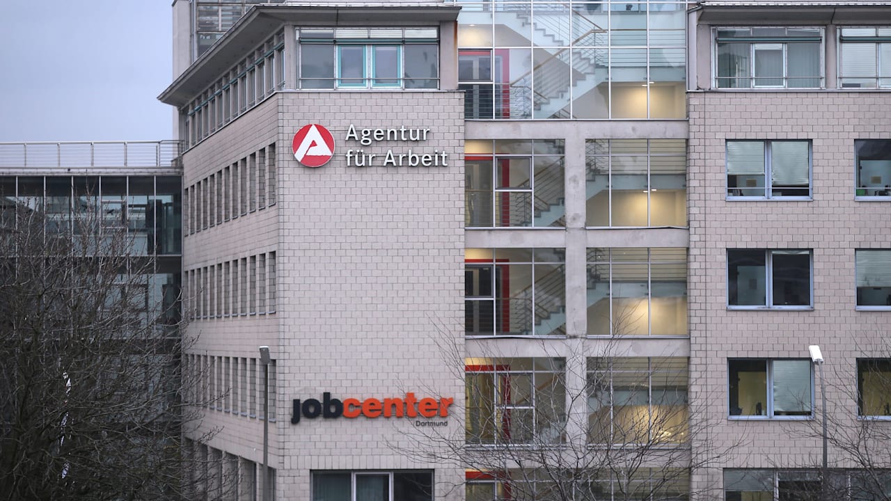 Neue Weisung beim Jobcenter in Dortmund: 5000 Euro Bürgergeld für den Autokauf | Politik