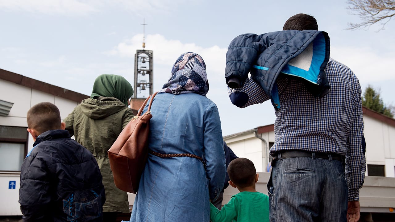 Unglaubliche Wartezeiten: So viele wollen per Familiennachzug nach Deutschland | Politik