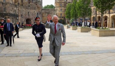 Tausende empfangen König Charles bei Besuch von Lancaster Castle