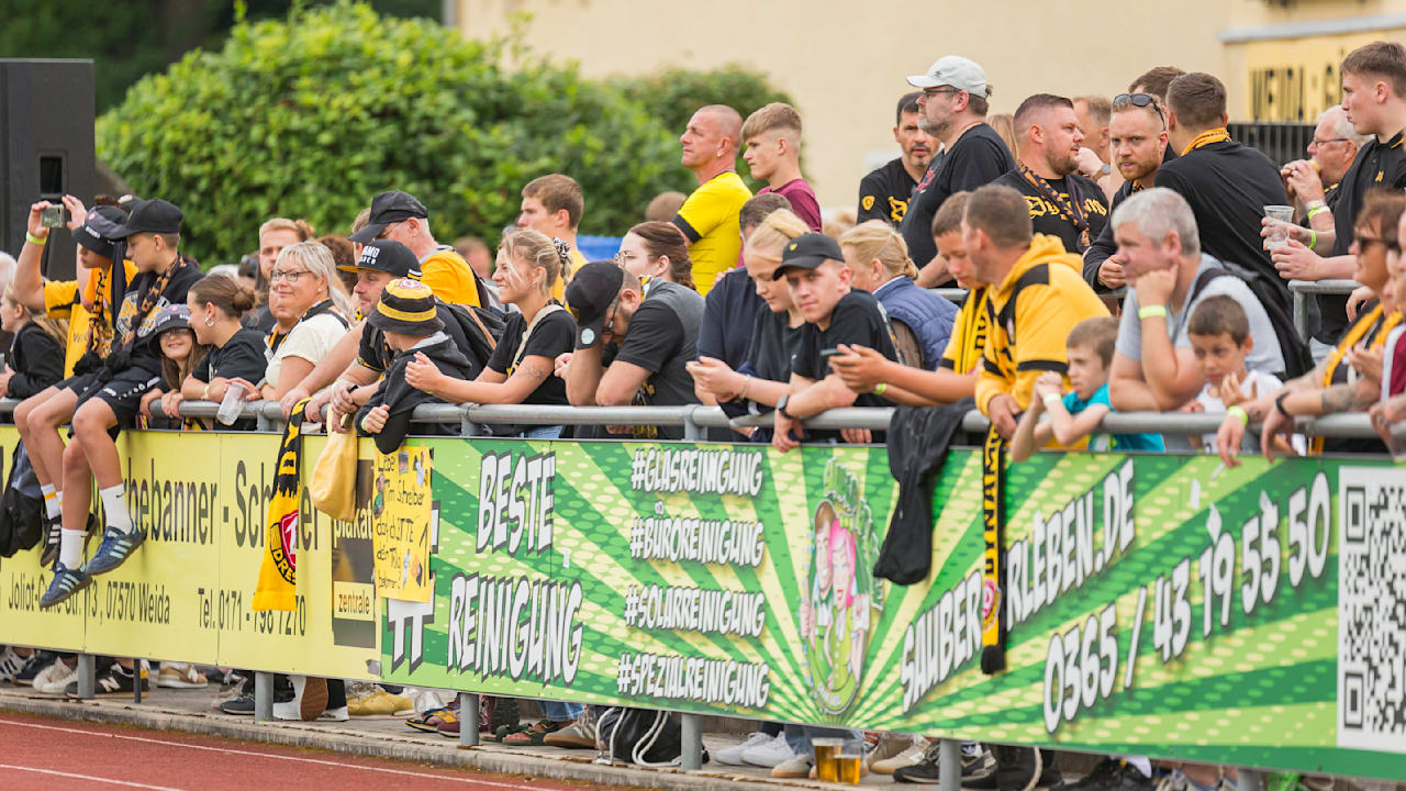 Opfer sind noch Teenager: Maskierte überfallen Fans von Dynamo Dresden | Regional