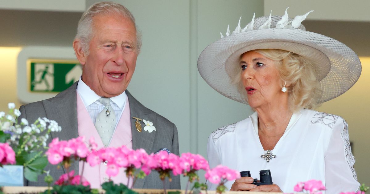 Promipaar imitiert Meghan Markle – Charles' & Camillas Reaktion überrascht