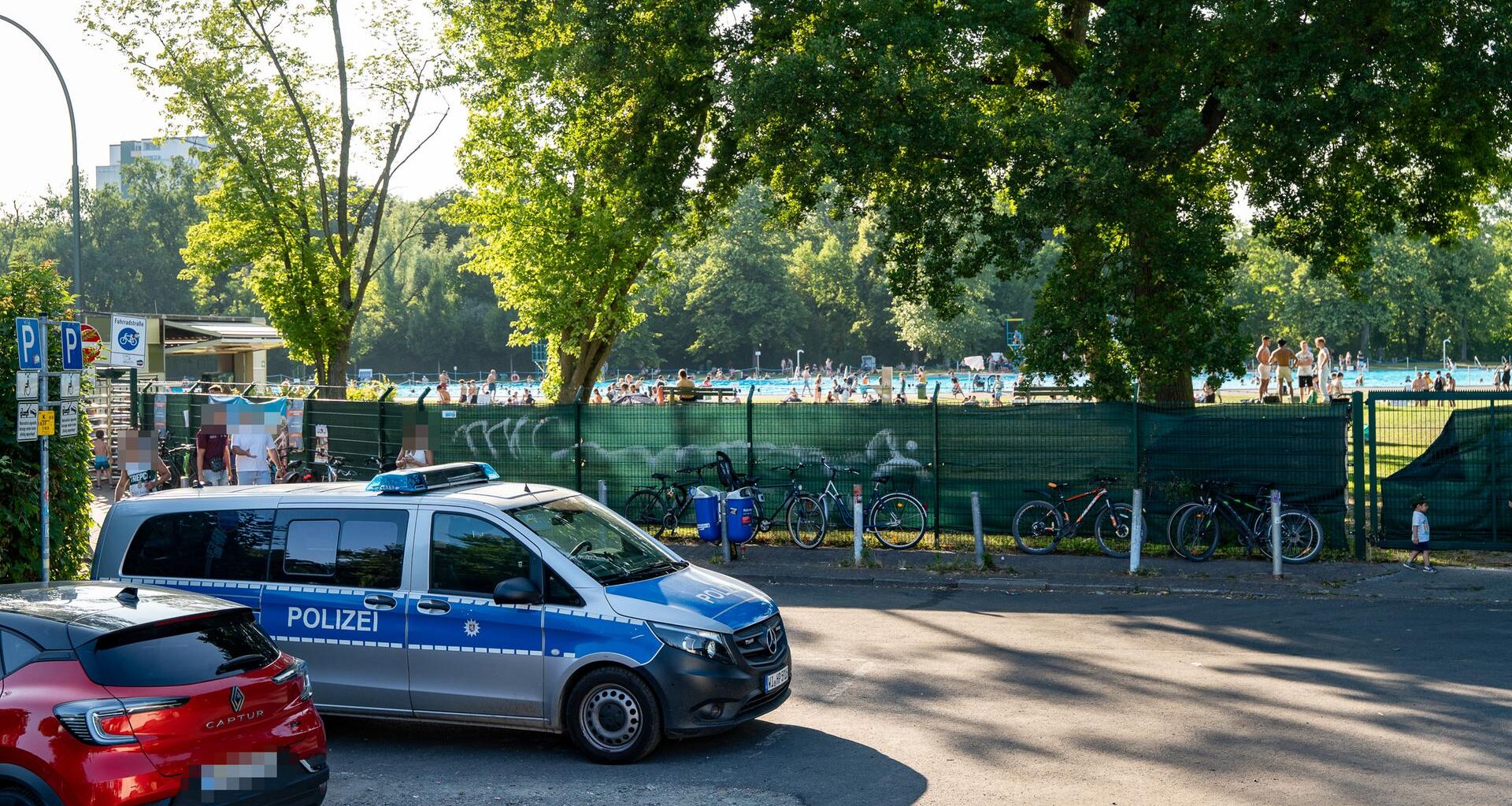 Kind stirbt in Frankfurter Schwimmbad | hessenschau.de