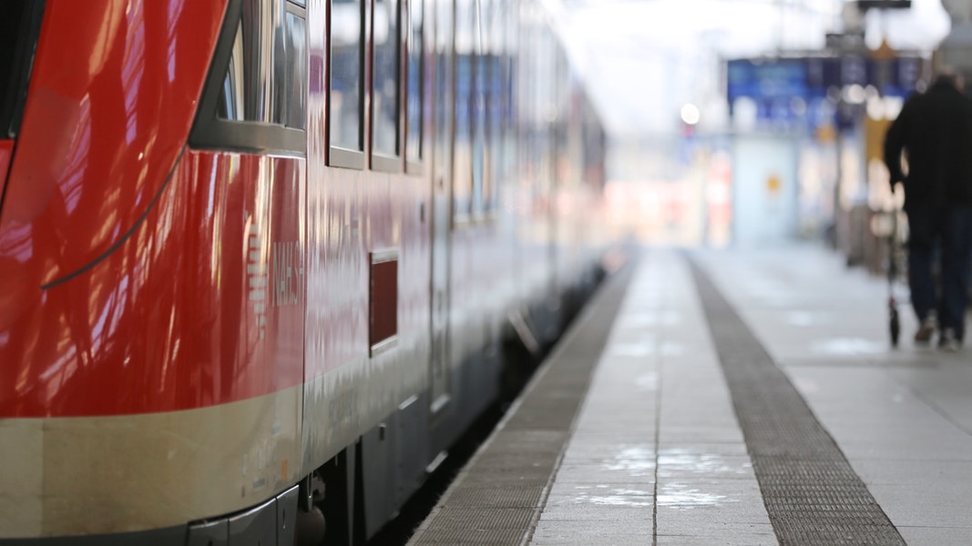 Bahnverkehr am Kieler Hauptbahnhof unterbrochen | NDR.de - Nachrichten