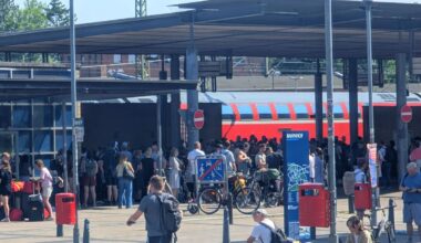 Chaos auf Bahnstrecke Hamburg-Lübeck: Böschungsbrand an Strecke