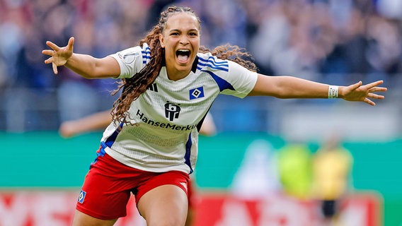 Angreiferin Lisa Baum vom Hamburger SV © IMAGO / Philipp Szyza 