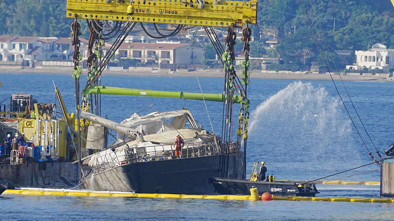 Vor Sizilien: Luxusjacht "Bayesian" wird geborgen