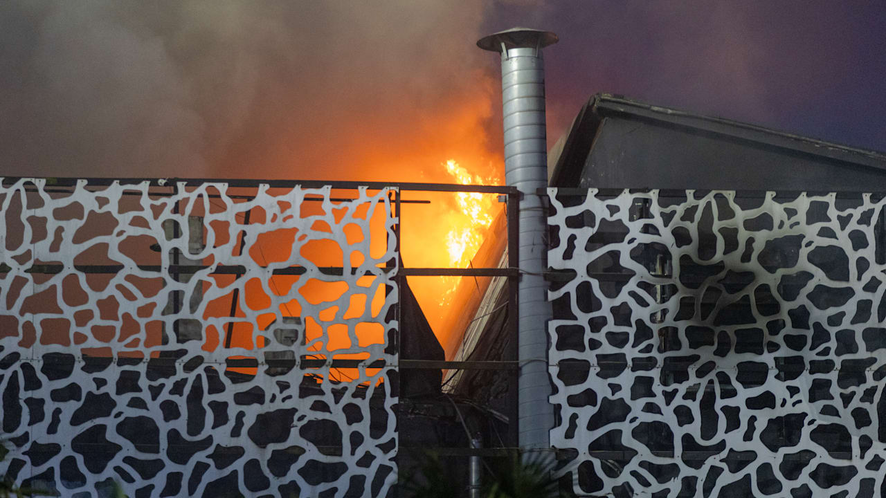 Großbrand in Bochum: Feuer zerstört Eventlocation „Rouge“ | Regional
