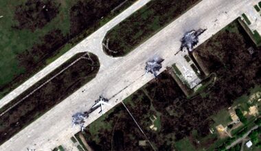 Ukraine-Liveblog: ++ Satellitenbilder zeigen Schäden an Flugzeugen ++