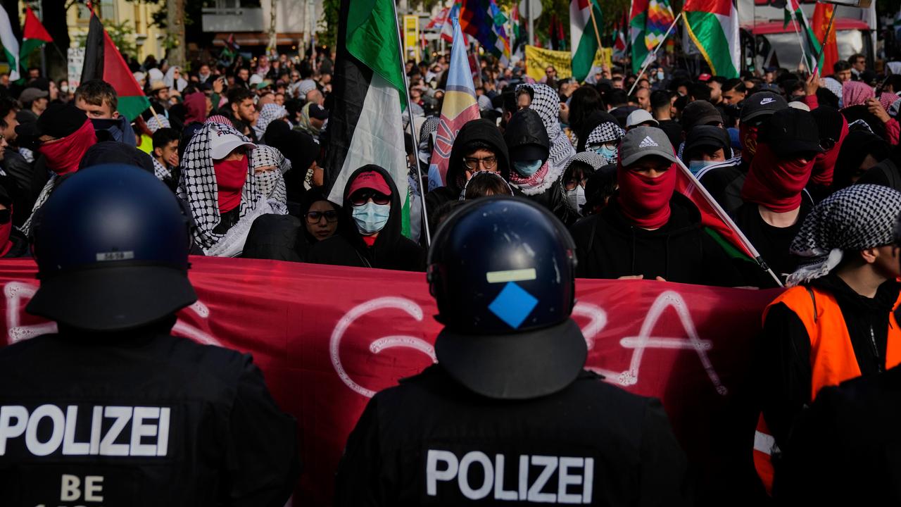 Polizist bei Pro-Palästina-Demo verletzt: Ermittlungen in Berlin