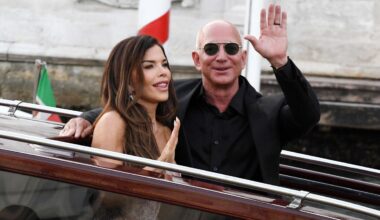 Bezos-Hochzeit: Jeff und Lauren winken und lächeln die Proteste einfach weg