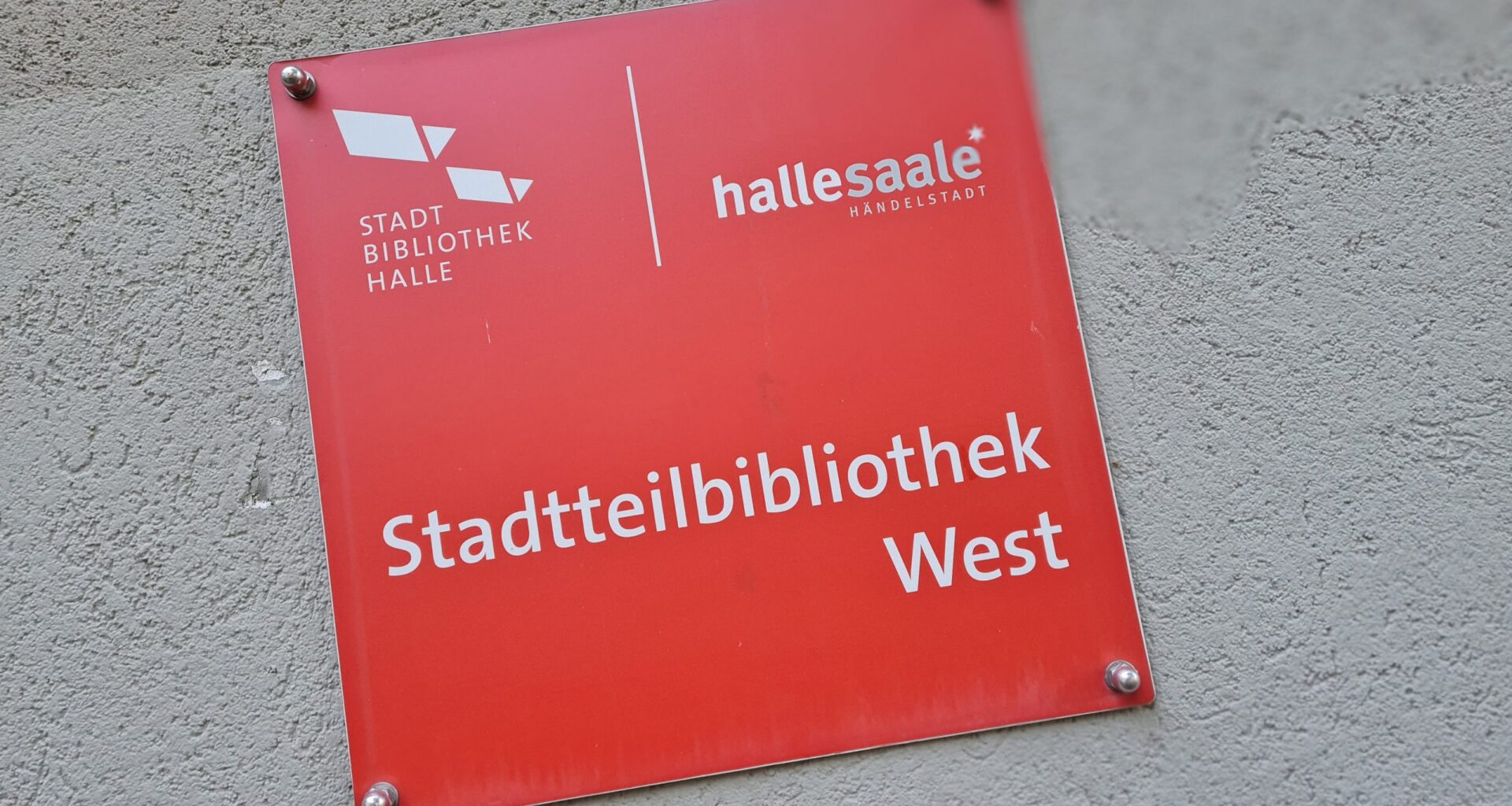 Stadtteilbibliothek in Neustadt wird renoviert & Fahrbibliothek pausiert