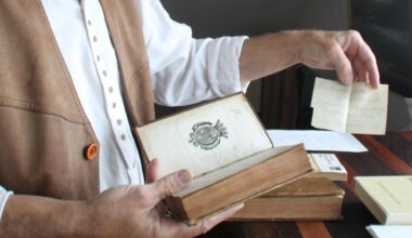 Drei Bücher kehren zurück nach Frankreich