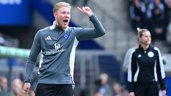 Marwin Bolz, Trainer der Fußballerinnen des Hamburger SV © Witters 
