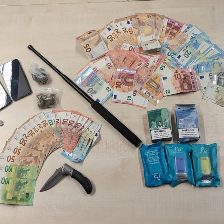 Kontrollen in Kalk: Drogen und Waffen sichergestellt
