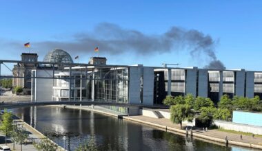 Berlin: „Heftige Explosionen mit enormen Druckwellen“ – Hochhausbaustelle steht in Brand