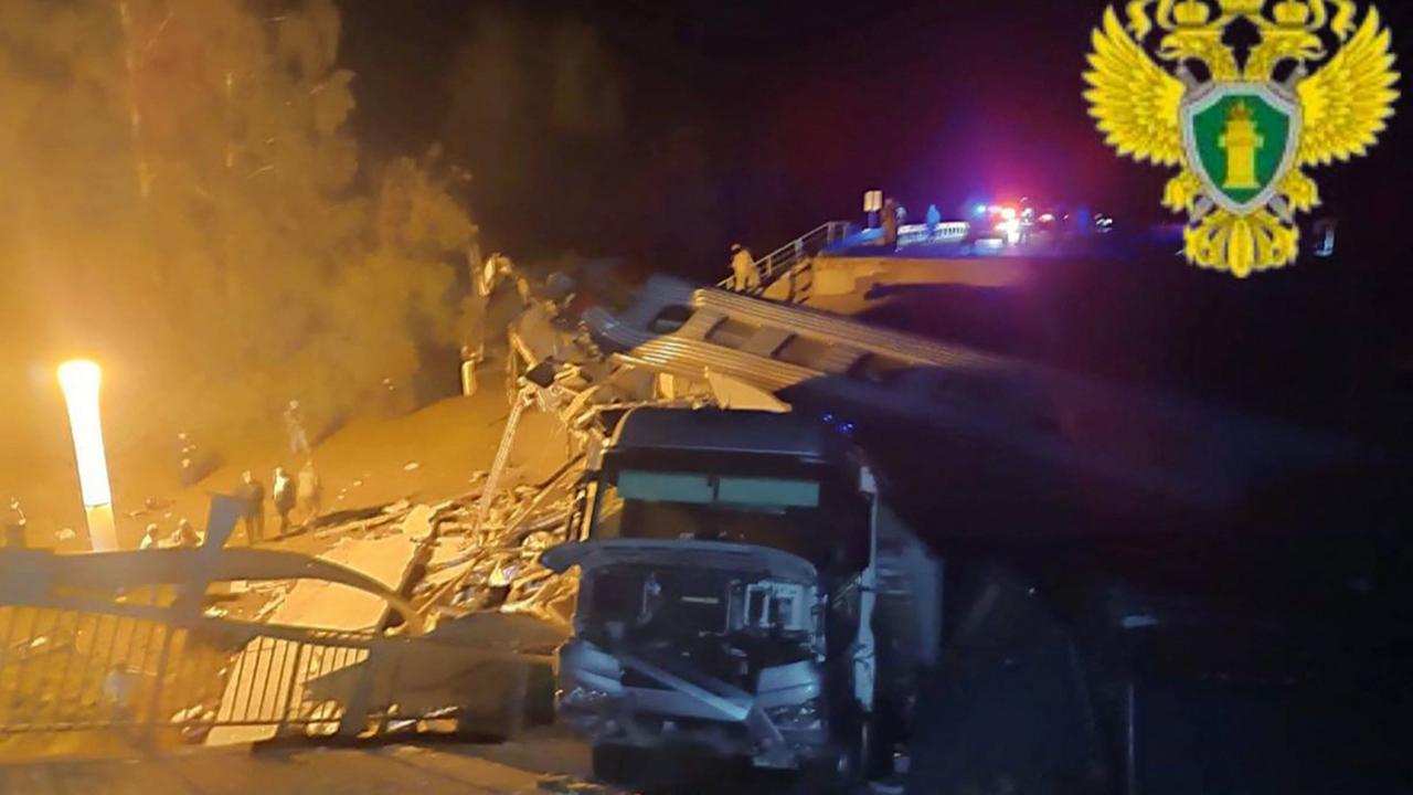 Zug entgleist nach Brückeneinsturz in Russland - mehrere Tote