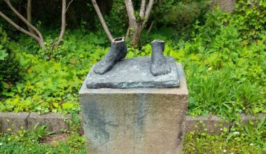 Nur die Füße sind noch da: Bronzeplastik von Geraer Friedhof gestohlen