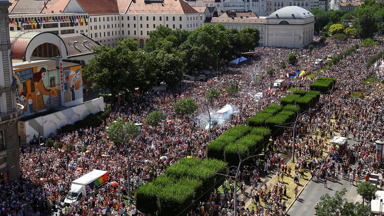 Tausende bei verbotener Pride-Parade in Budapest