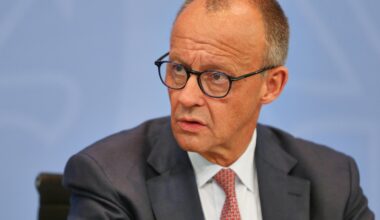 Bundeskanzler Friedrich Merz (CDU) spricht auf einer Pressekonferenz.