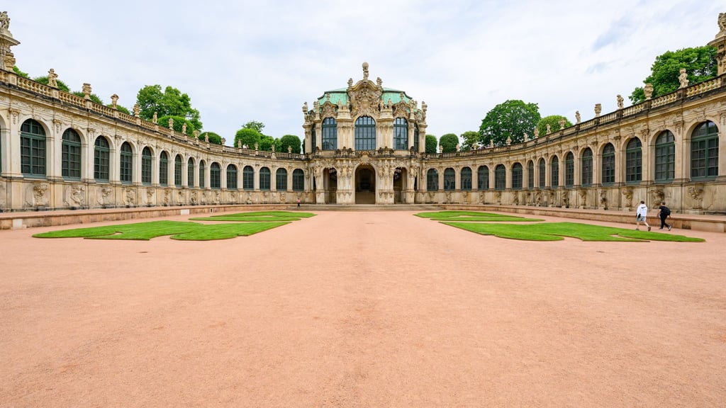 Innenhof-Sanierung des Dresdner Zwingers vor Abschluss