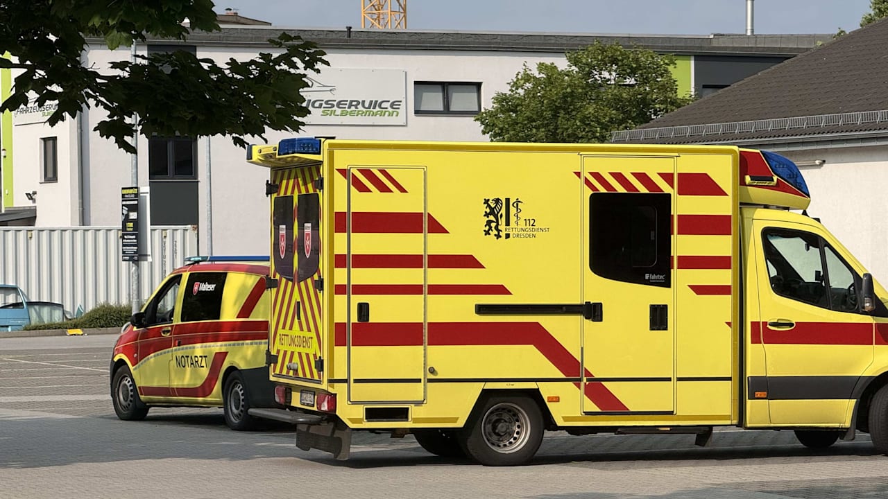 Blutige Messerattacke in Dresden: Streit bei Bushaltestelle eskaliert | Regional