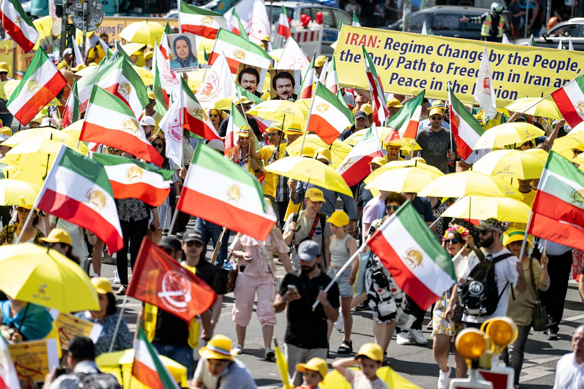 Exilgruppe - Protest in Berlin gegen Führung des Irans - Politik
