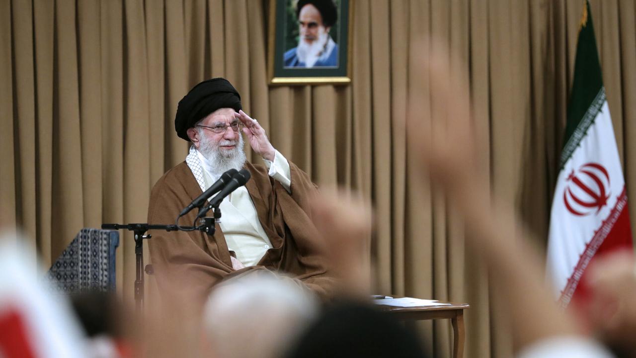 Irans oberster Führer Chamenei lehnt Forderung nach Kapitulation ab