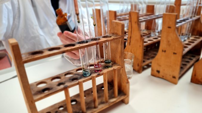 Chemie Forschung Experiment