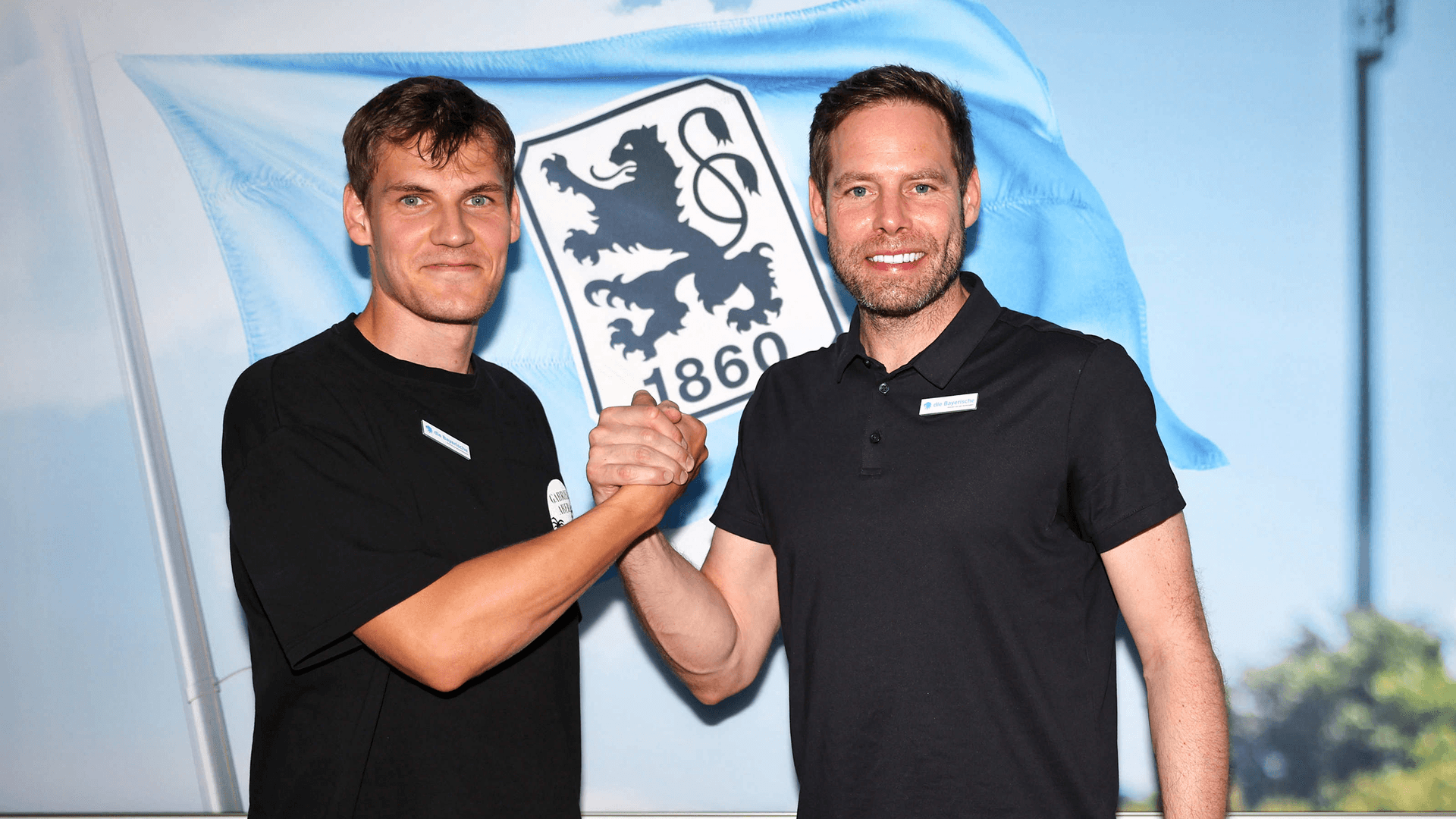 Christian Werner begrüßt Max Christiansen: Der Mittelfeldspieler ist bereits der achte Neue bei 1860.