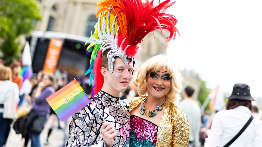 CSD in Niedersachsen: Demonstrationen für Vielfalt und gegen Hass | NDR.de - Nachrichten - Niedersachsen