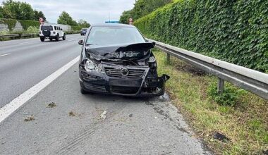 Betrunken auf der A2 in die Leitplanke