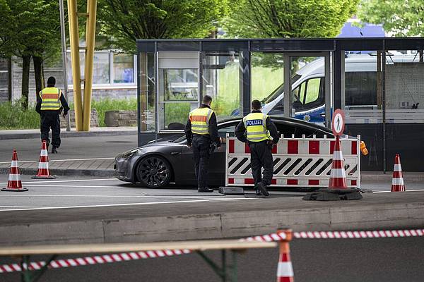 Berlin | Migrationsrechtler sieht bei Zurückweisungen offene Fragen