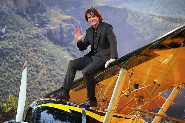 Los Angeles | Tom Cruise bricht Weltrekord mit brennendem Fallschirm